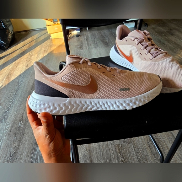 Nike Women's Revolution 5 Athletic Shoe BQ3207-600 - Pink Rose Metallic - sz 11 - Picture 3 of 10